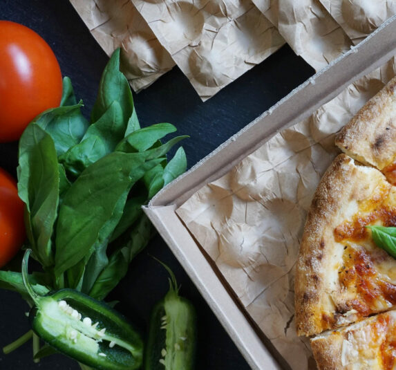 Intercalaire anti graisse pour boîte à pizza